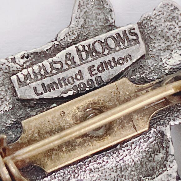 Vintage 1998 Birds & Blooms Pewter Butterfly Flower Brooch Limited Edition - Picture 8 of 9